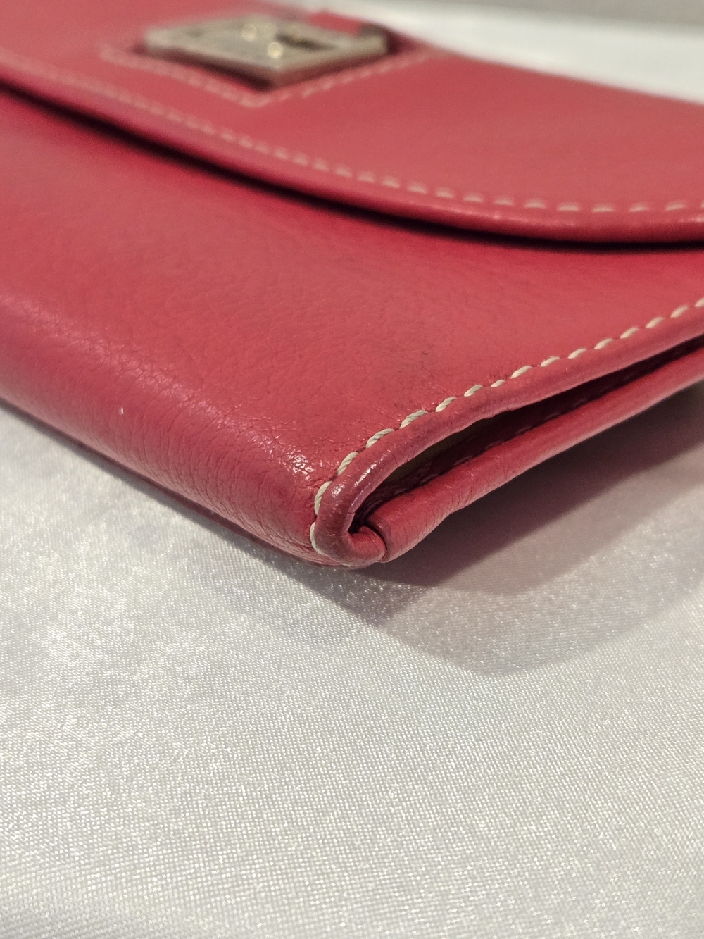 Dooney & Bourke Red Pebbled Leather Wallet With Box - Picture 4 of 16